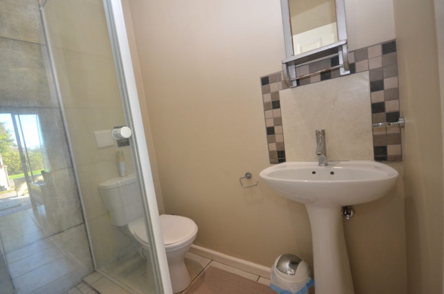 To Let 5 Bedroom Property for Rent in Kidds Beach Eastern Cape